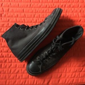 High top Converse/Chuck Taylor (9/11) LIKE NEW